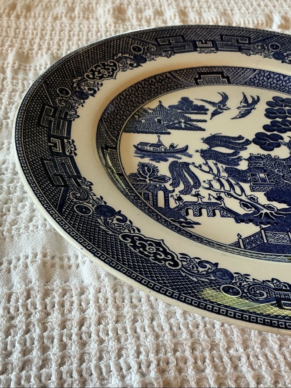 Blue and White Willow-Pattern Dinner Plate by Johnson Brothers Classic Porcelain - Picture 9 of 10